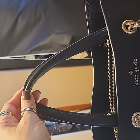 Kate spade tote. Adding Free Wallet With Purchase - Picture 6 of 9